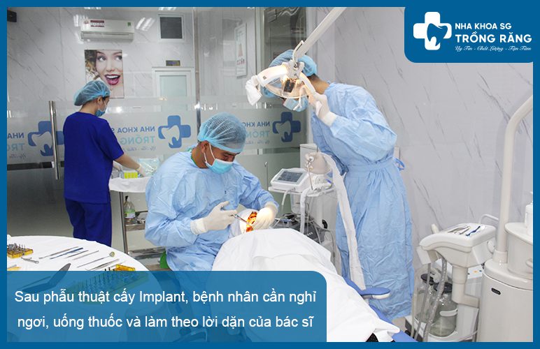 Chăm sóc sau khi trồng răng Implant bị sưng mặt