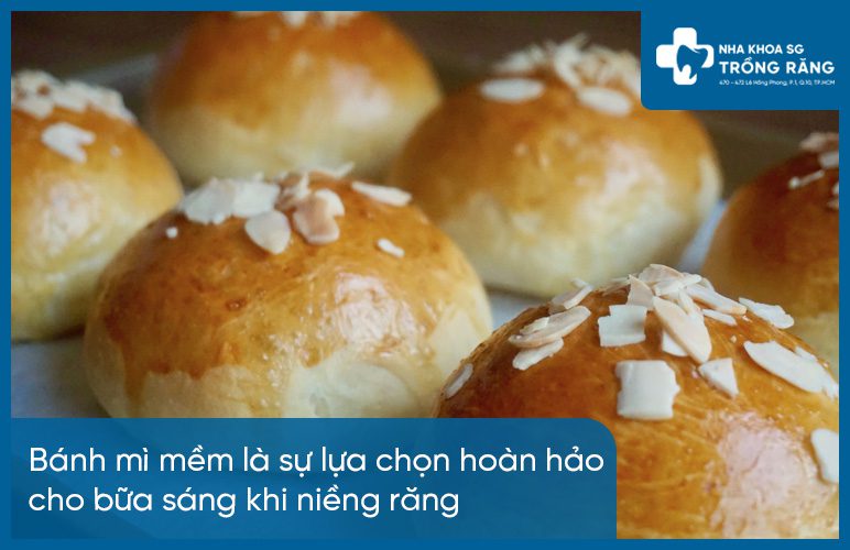 Ăn bánh mì trong quá trình niềng răng