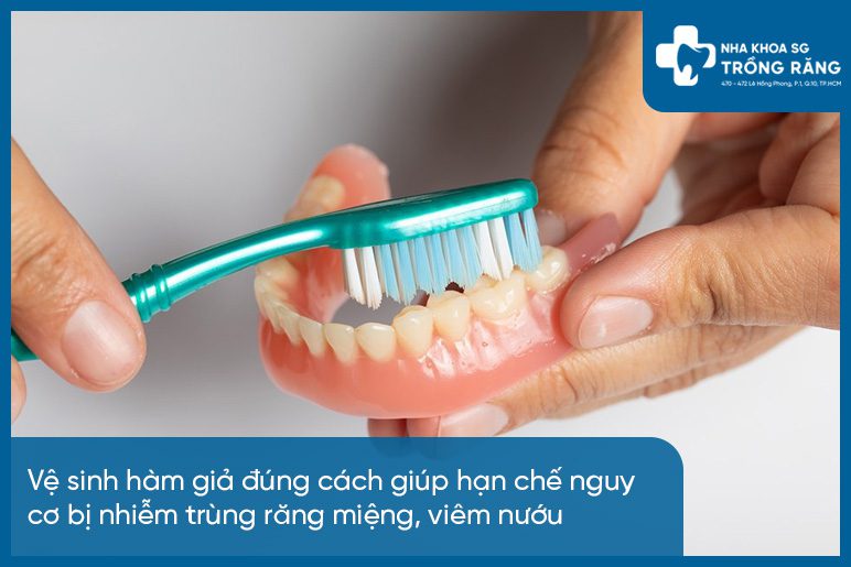 Vệ sinh răng giả tháo lắp
