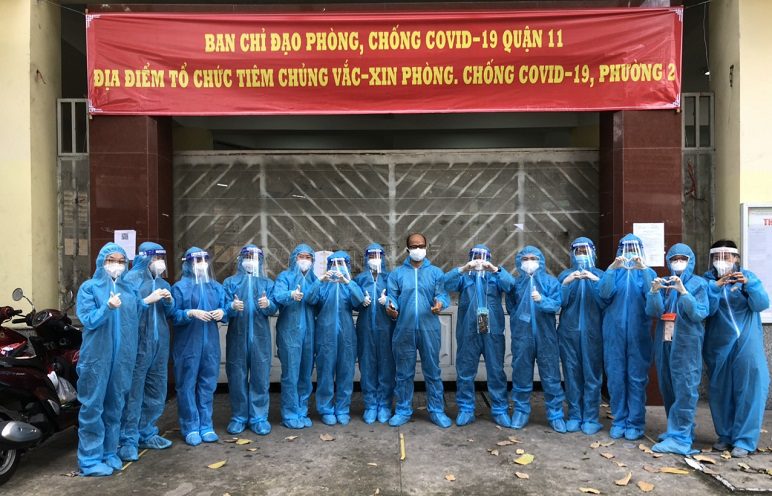 Nha khoa trồng răng sài gòn tham gia tình nguyện chiến dịch tiêm vaccine covid-19