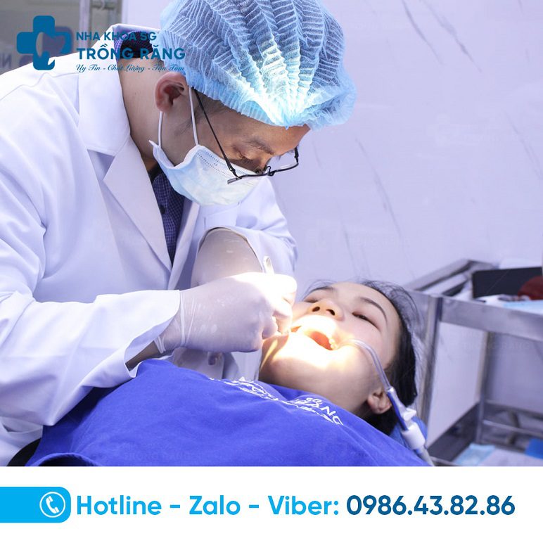 bác sĩ nha khoa trồng răng sài gòn điều trị an toàn trong mùa covid