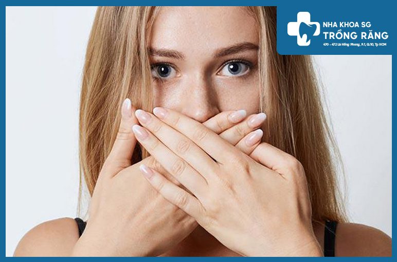 mọc răng khôn làm hơi thở có mùi