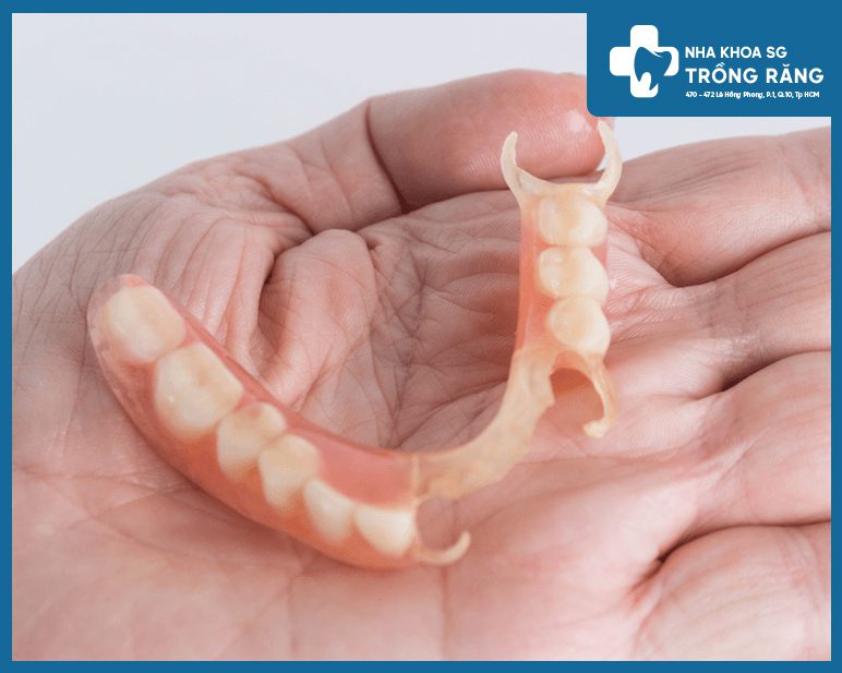 Răng giả tháo lắp bị gãy