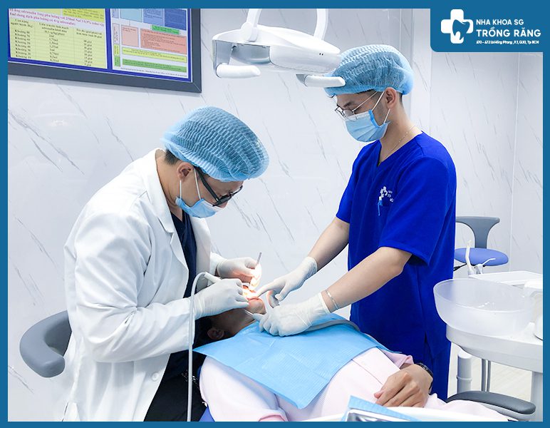 bác sĩ lấy tủy răng đang đau bác sĩ lấy tủy răng đang đau