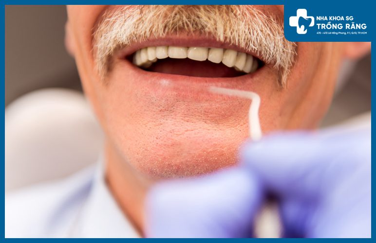 răng giả tháo lắp nhựa dẻo cho người già