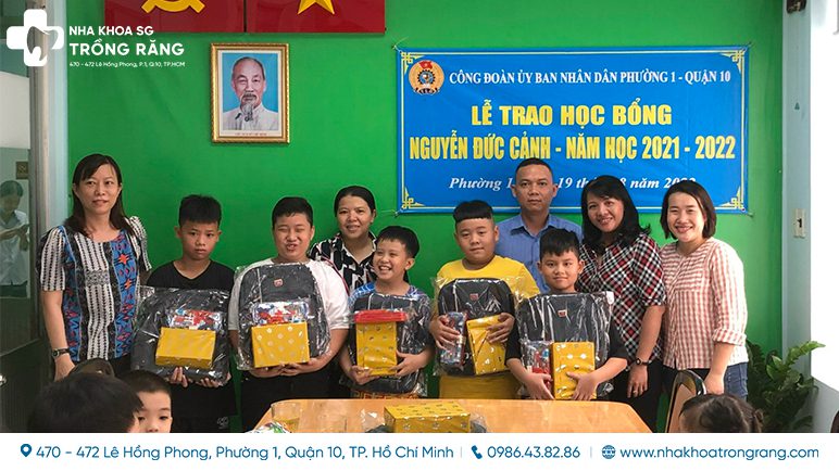 tang qua hoc sinh ngheo