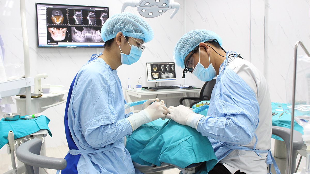 tiểu phẫu nhổ răng khôn