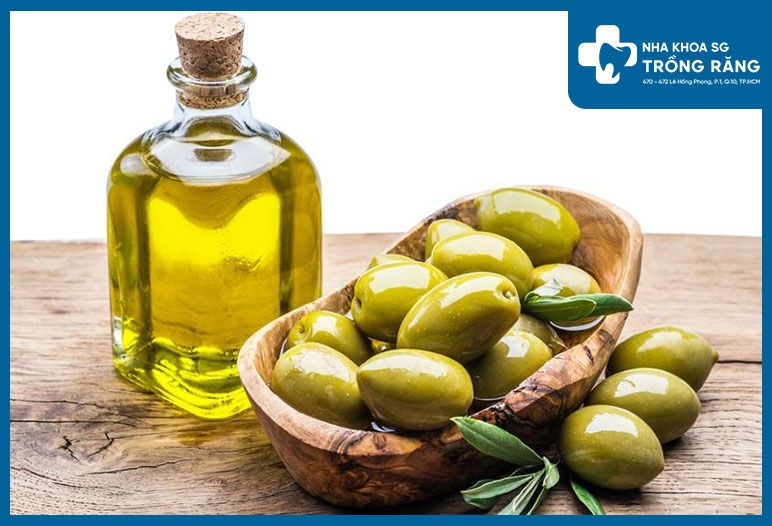 Mẹo làm trắng răng trong 5 phút với dầu ô liu