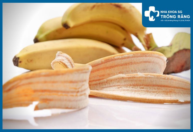 Mẹo làm trắng răng trong 5 phút với vỏ chuối