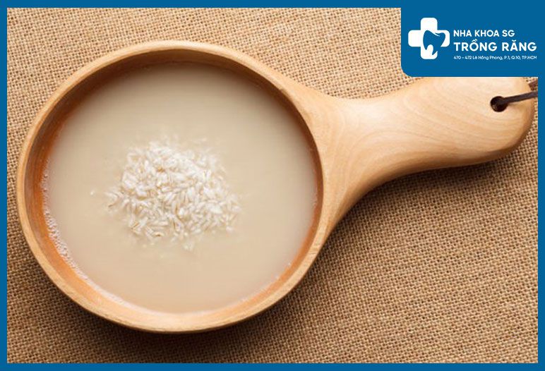 Mẹo làm trắng răng trong 5 phút với nước vo gạo