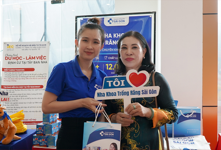 thuong hieu manh quoc gia 2024 2 Nha Khoa Trồng Răng Sài Gòn tại lễ trao giải Thương Hiệu Mạnh Quốc Gia lần thứ V