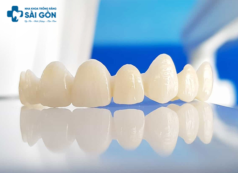 Bọc răng sứ có bị hôi miệng không