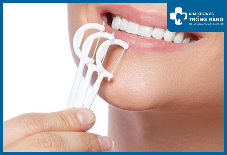 Có thể sử dụng chỉ nha khoa thay cho đánh răng không?
