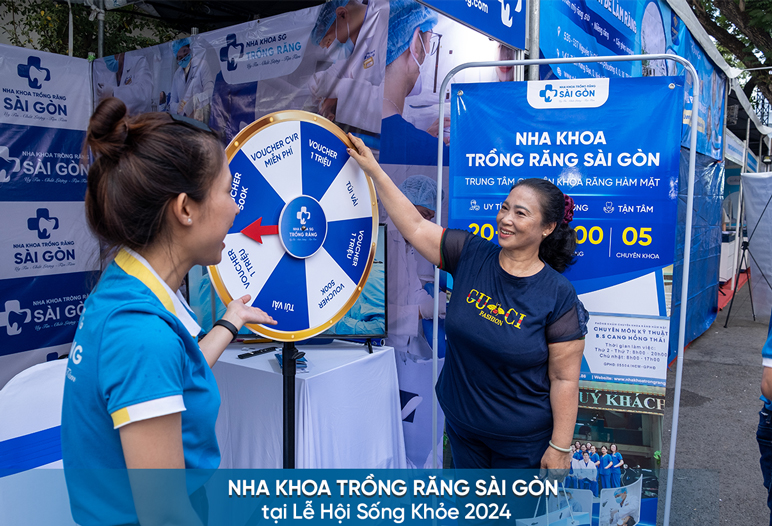 Hoạt động tư vấn chăm sóc răng miệng tại lễ hội sống khỏe 2024