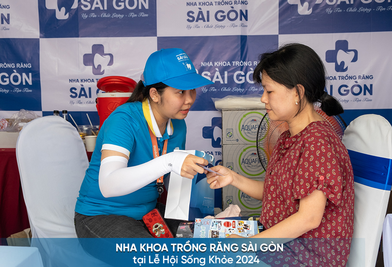 Hoạt động tư vấn chăm sóc răng miệng tại lễ hội sống khỏe 2024