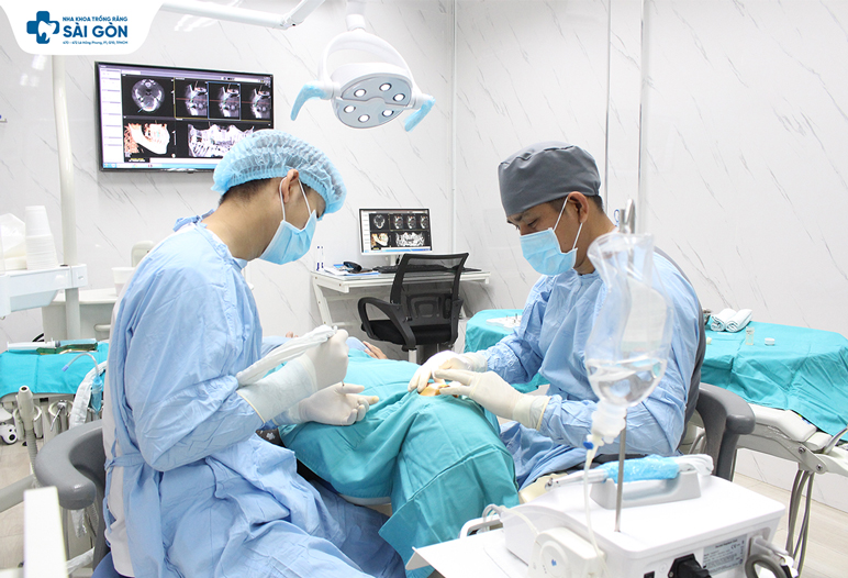 trồng răng implant