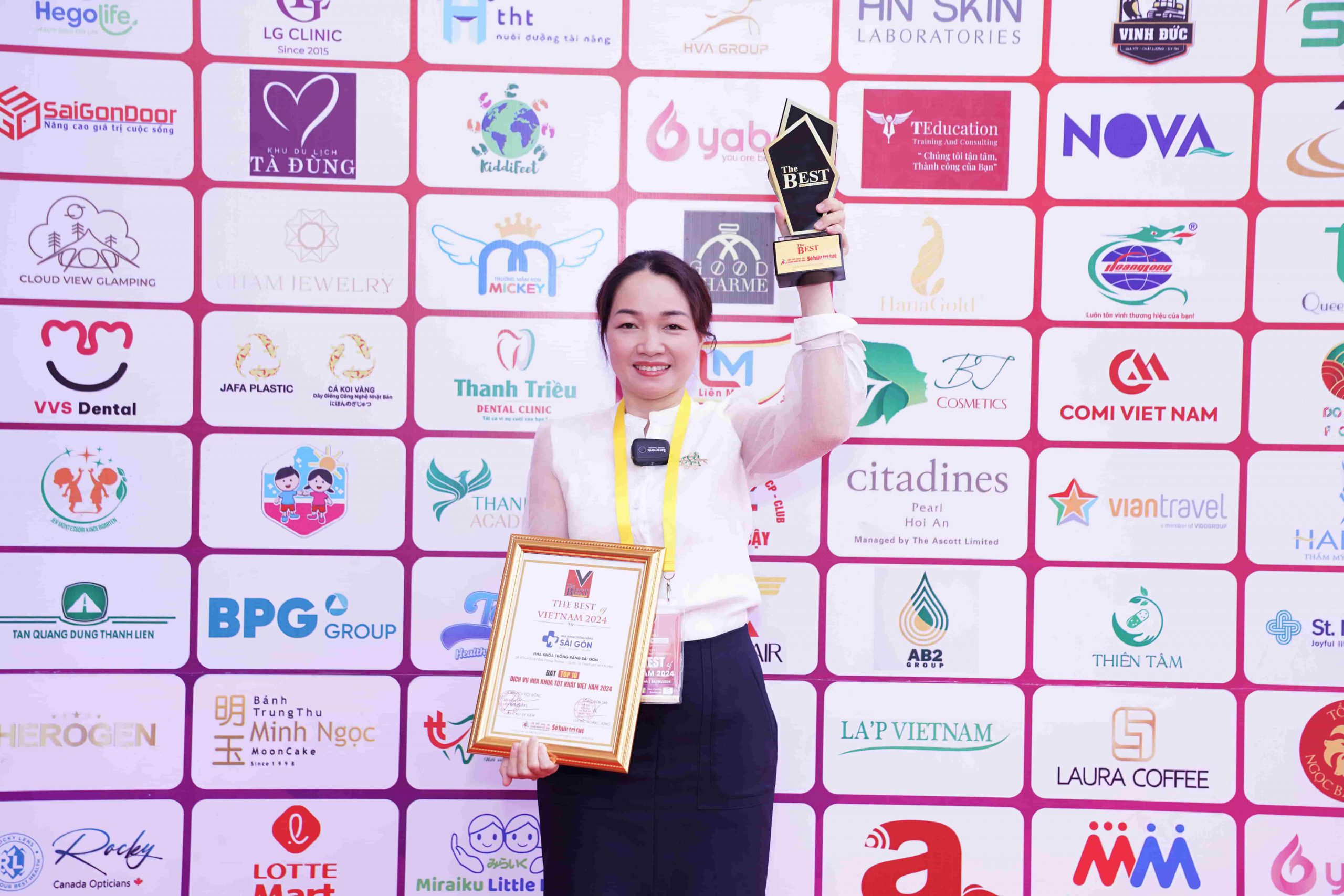 Nha Khoa Trồng Răng Sài Gòn đón nhận giải The Best of Vietnam