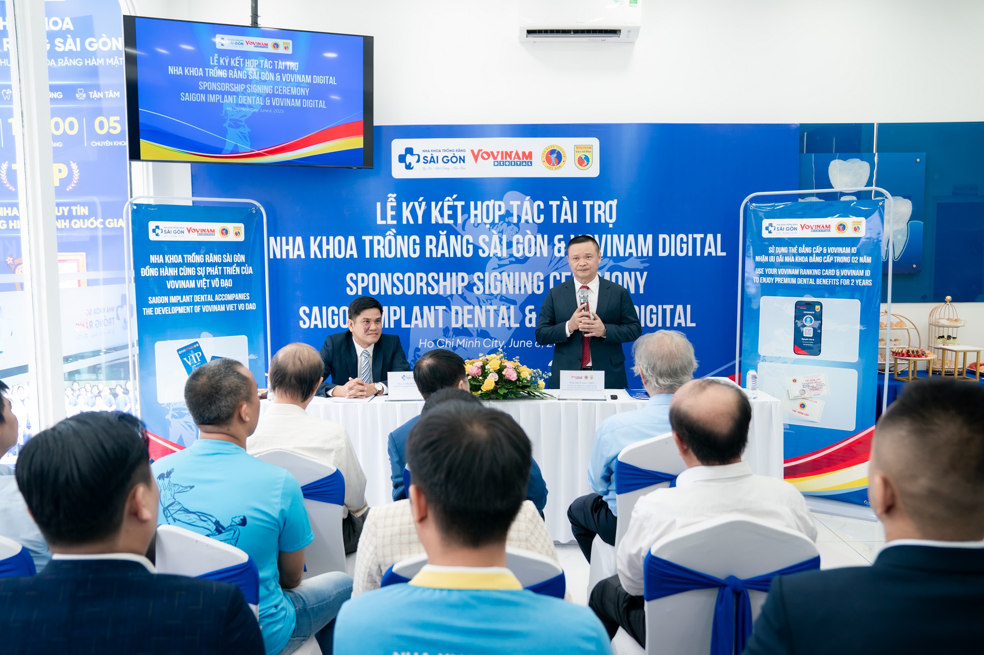 nha khoa trong rang sai gon hop tac tai tro vovinam viet vo dao 100 Ông Bạch Ngọc Chiến - Tổng giám đốc Vovinam Digital, Phó chủ tịch Liên đoàn Vovinam Việt Nam, Phó chủ tịch Liên đoàn Vovinam Thế giới, Nguyên trưởng ban VTV4, Nguyên Phó chủ tịch tỉnh Nam Định phát biểu tại Lễ ký kết.