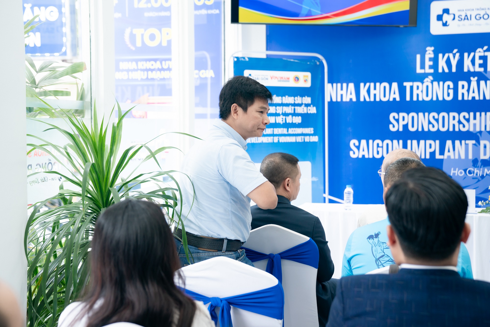 nha khoa trong rang sai gon hop tac tai tro vovinam viet vo dao 55 1 Võ sư Lê Văn Hùng, Tổ Đường, Giảng viên Vovinam Hệ thống giáo dục FPT.