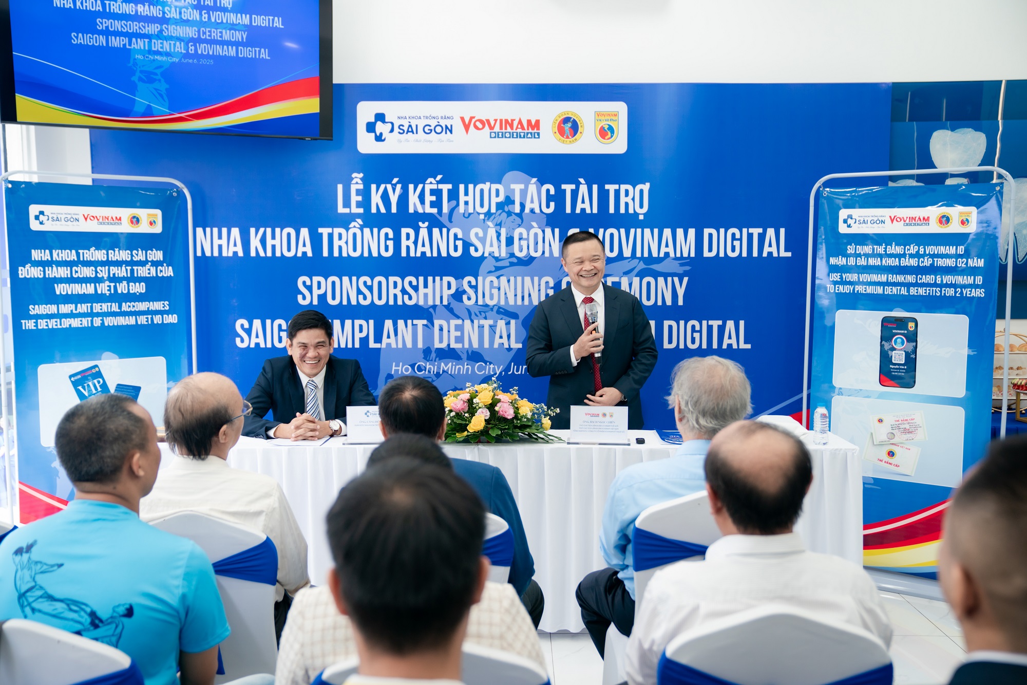 nha khoa trong rang sai gon hop tac tai tro vovinam viet vo dao 99 Ông Bạch Ngọc Chiến - Tổng giám đốc Vovinam Digital, Phó chủ tịch Liên đoàn Vovinam Việt Nam, Phó chủ tịch Liên đoàn Vovinam Thế giới, Nguyên trưởng ban VTV4, Nguyên Phó chủ tịch tỉnh Nam Định phát biểu tại Lễ ký kết.