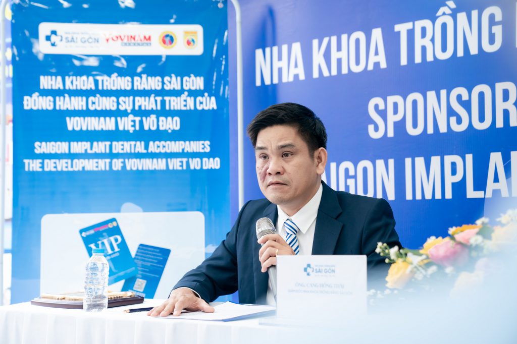 Dr. Cang Hồng Thái — Director of Saigon Implant Dental — delivered a speech at the Signing Ceremony.