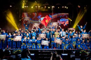Các đội chiến thắng chung cuộc Vovinam Dance 2025 chụp ảnh lưu niệm