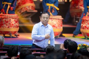 Thiếu tướng, Võ sư Vũ Văn Điền, Tư lệnh Bộ tư lệnh TPHCM tại buổi biểu diễn chung kết Vovinam Dance 2025